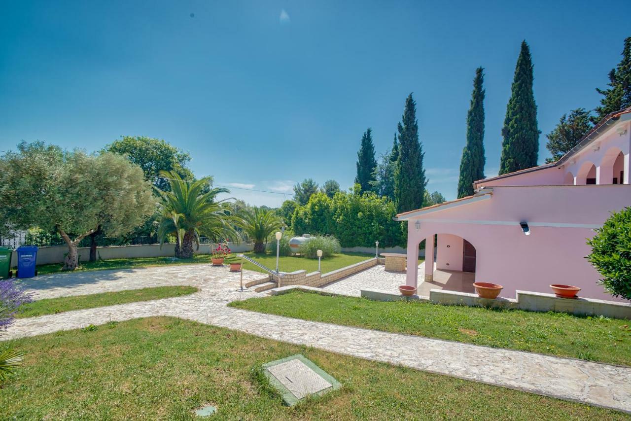 Villa Valentina Premantura Exterior photo